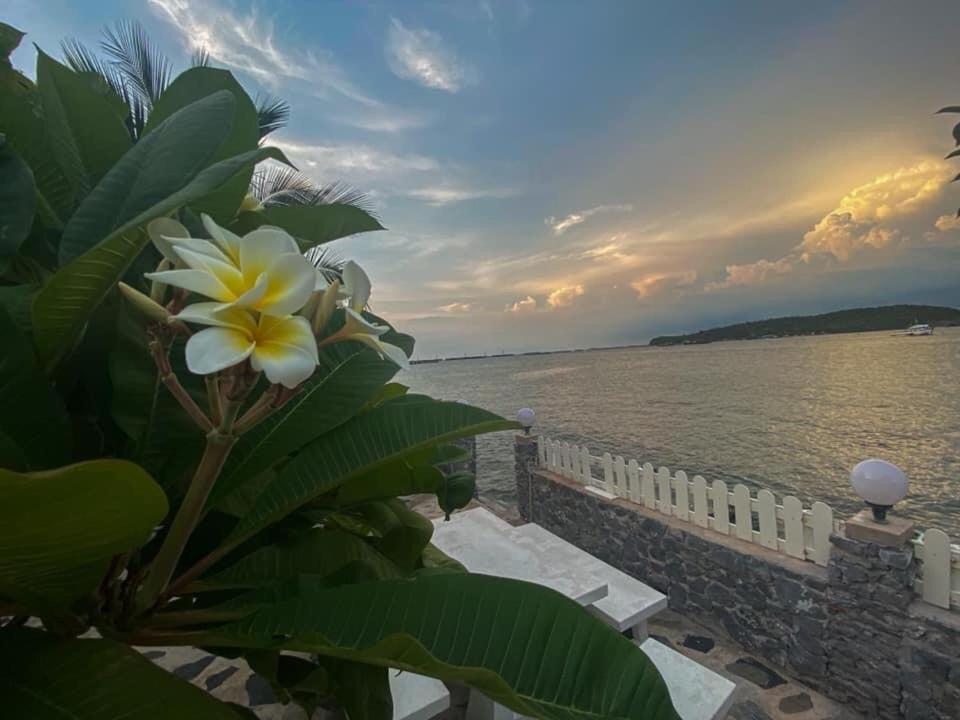 Rubtawan Sichang Resort Ko Si Chang Buitenkant foto