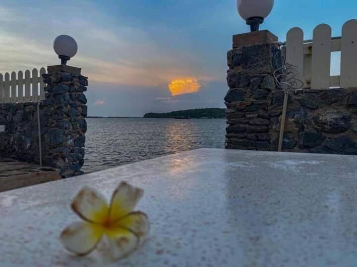 Rubtawan Sichang Resort Ko Si Chang Buitenkant foto