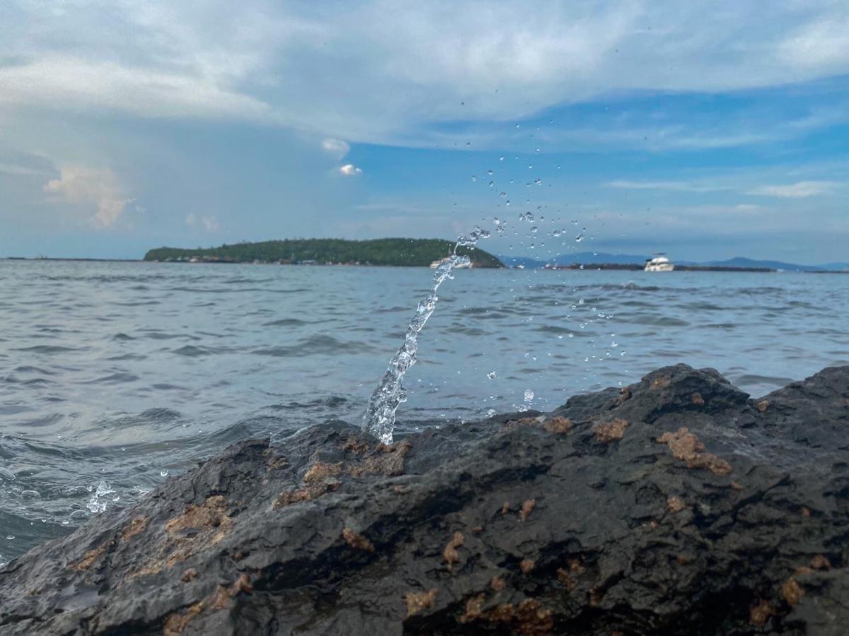 Rubtawan Sichang Resort Ko Si Chang Buitenkant foto